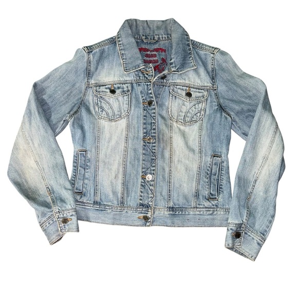 Jade Rocks Women’s Jean Denim Jacket Size Large Blue With Embroidered Red Heart - Picture 1 of 7